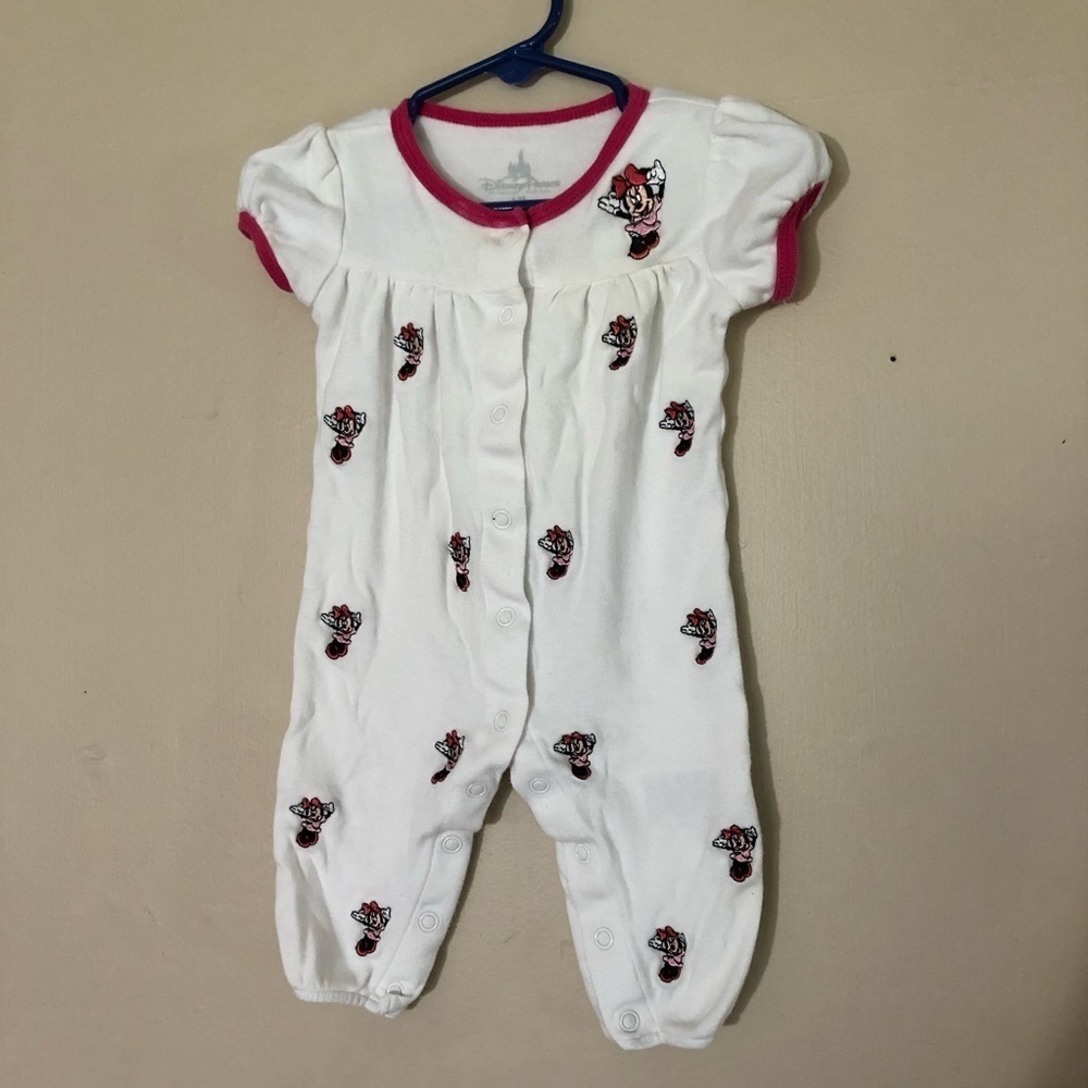 Disney Parks Minnie Mouse 6 month’s embroidered button up pajamas